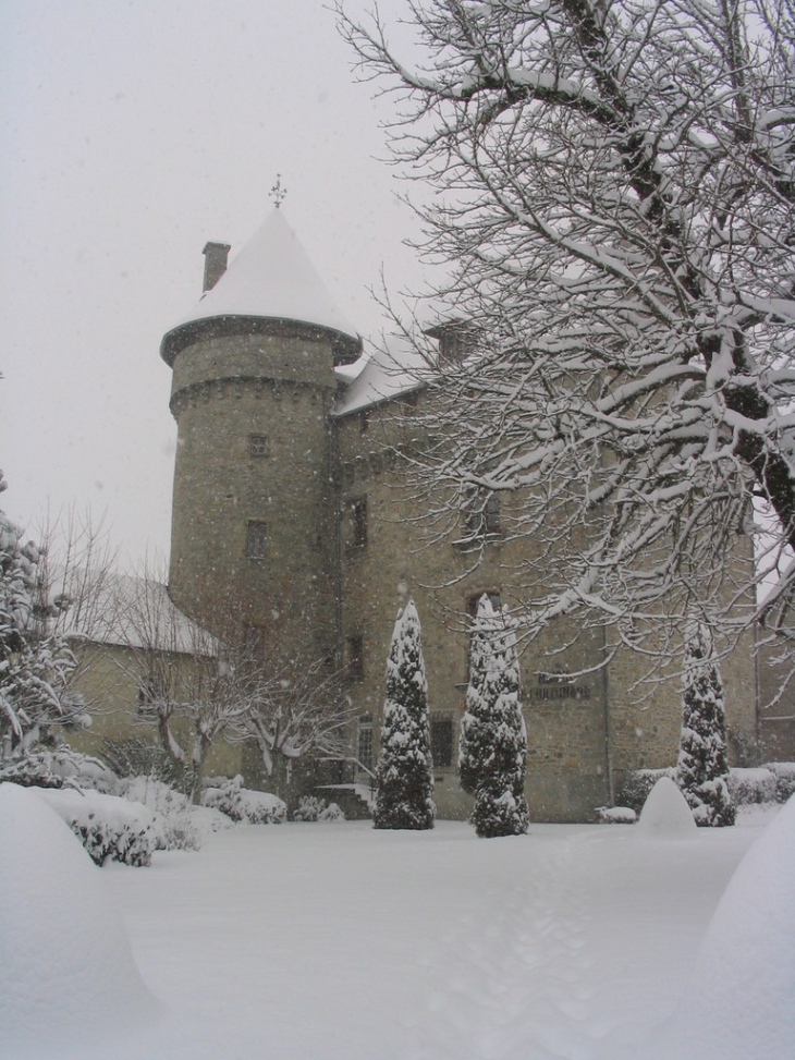 Le château sous la neige - Sainte-Fortunade