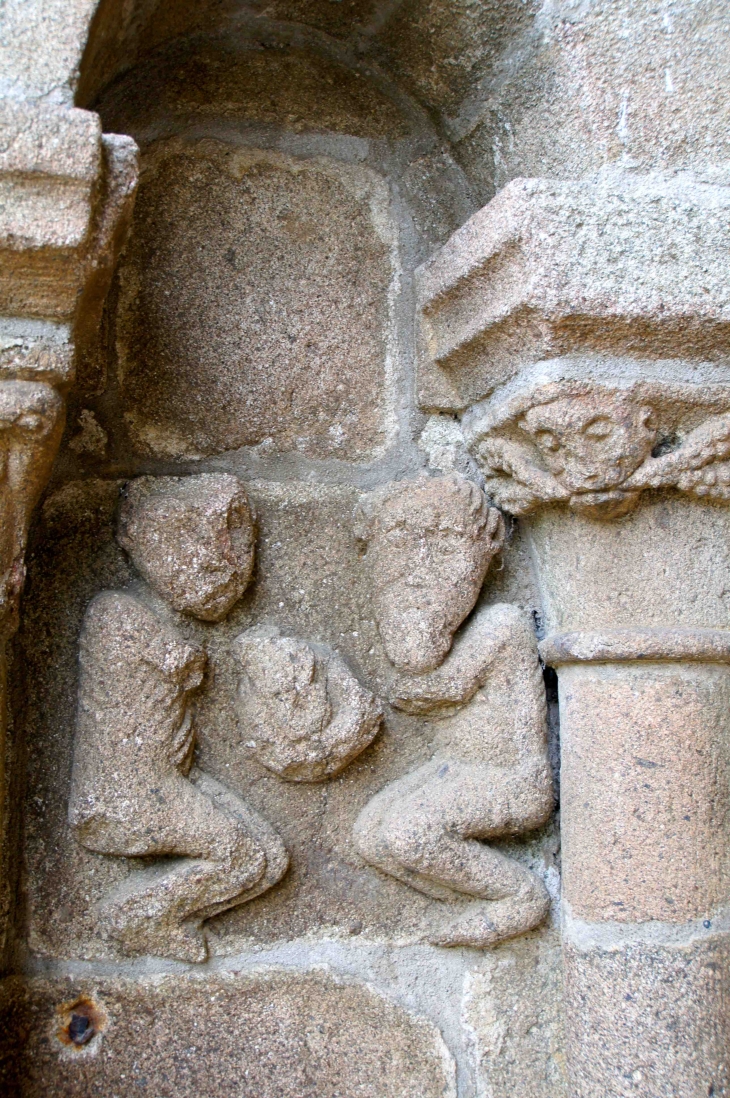 Détail : Sculpture du XIIe siècle. - Sérandon