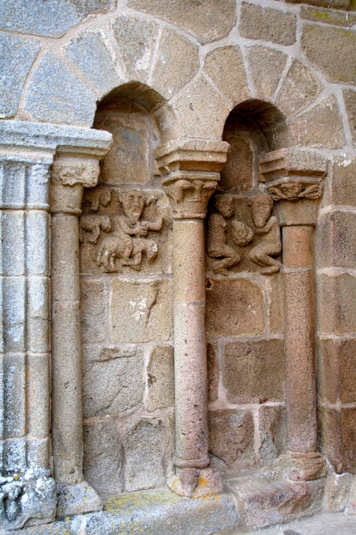 Détail : Sculpture du XIIe siècle. - Sérandon