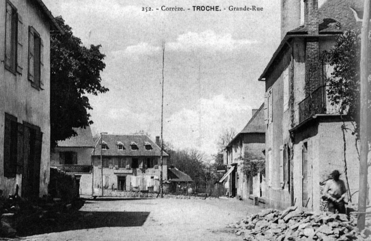 La Grand'Rue vers 1910 (carte postale ancienne). - Troche