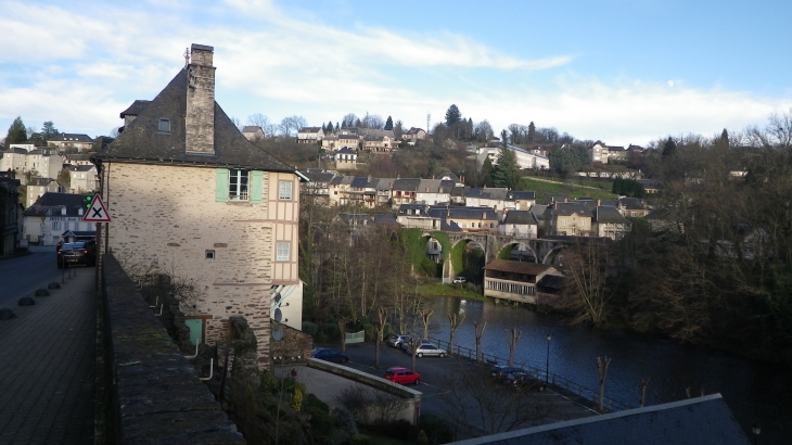 Le Quartier Ste Eulalie et la Vézère. - Uzerche