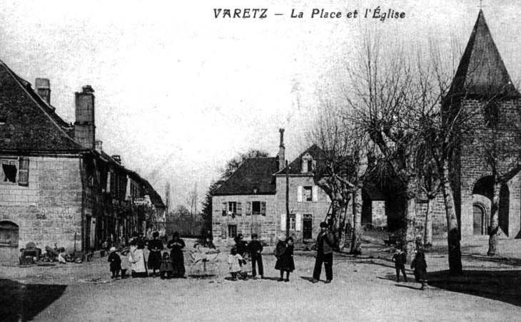 Place de l'église, vers 1910 (carte postale ancienne). - Varetz