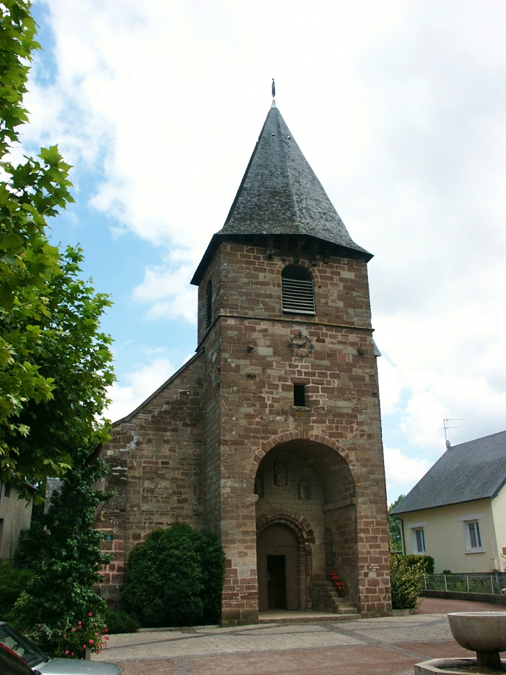 Eglise Saint Julien du XIIe siècle. - Varetz