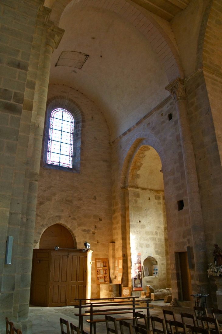 Chapelle nord du transept. Abbatiale Saint Pierre. - Vigeois