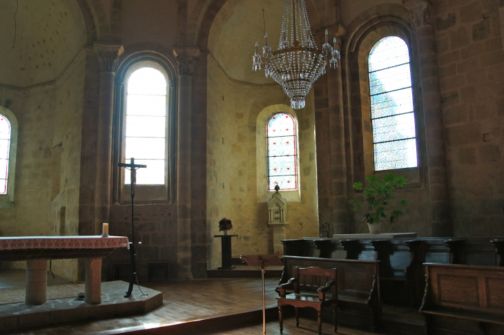 Le choeur à droite : Abbatiale Saint Pierre. - Vigeois