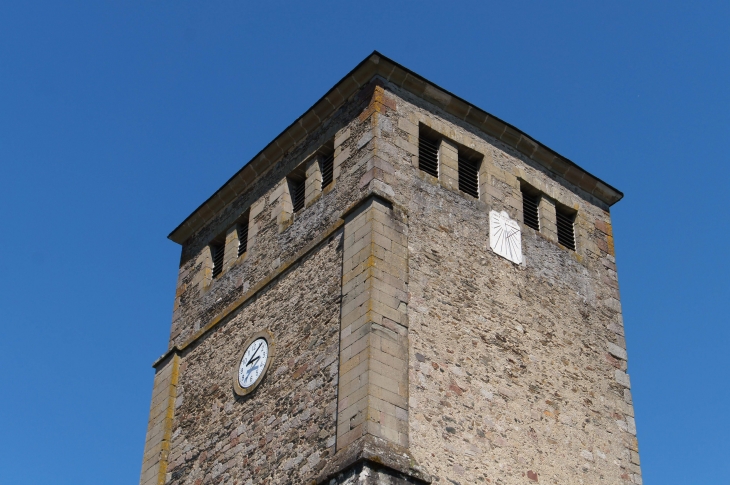 Le clocher de l'église Saint-Christophe. - Voutezac