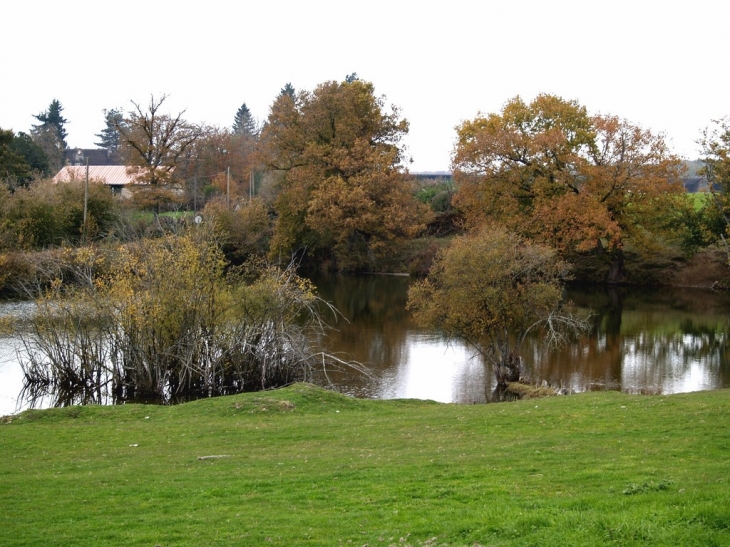 L'étang à côté du cimetierre - Augères