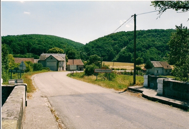 L'entrée du bourg en arrivant de l'Allier - Chambonchard