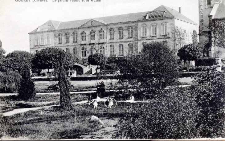 Le Jardin public et le musée, vers 1920 (carte postale ancienne). - Guéret