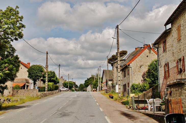 Le Village - La Villetelle