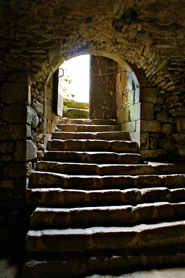 Escalier de la crypte - Maisonnisses