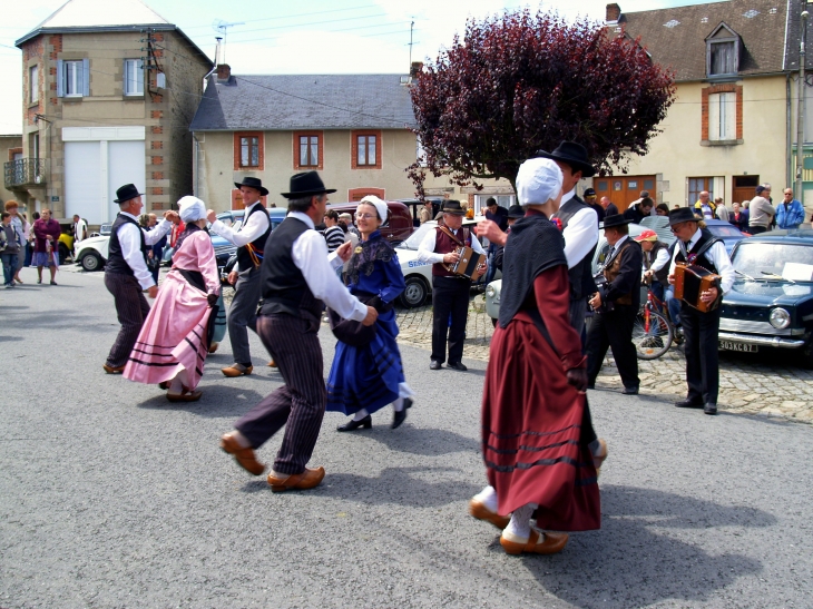 La fête à Vieilleville - danses folkloriques - Mourioux-Vieilleville