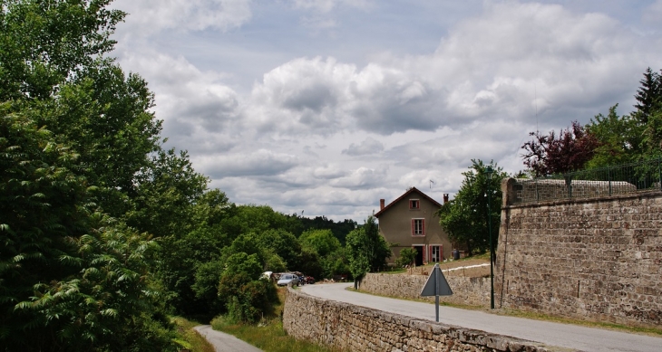 Le Village - Moutier-Rozeille