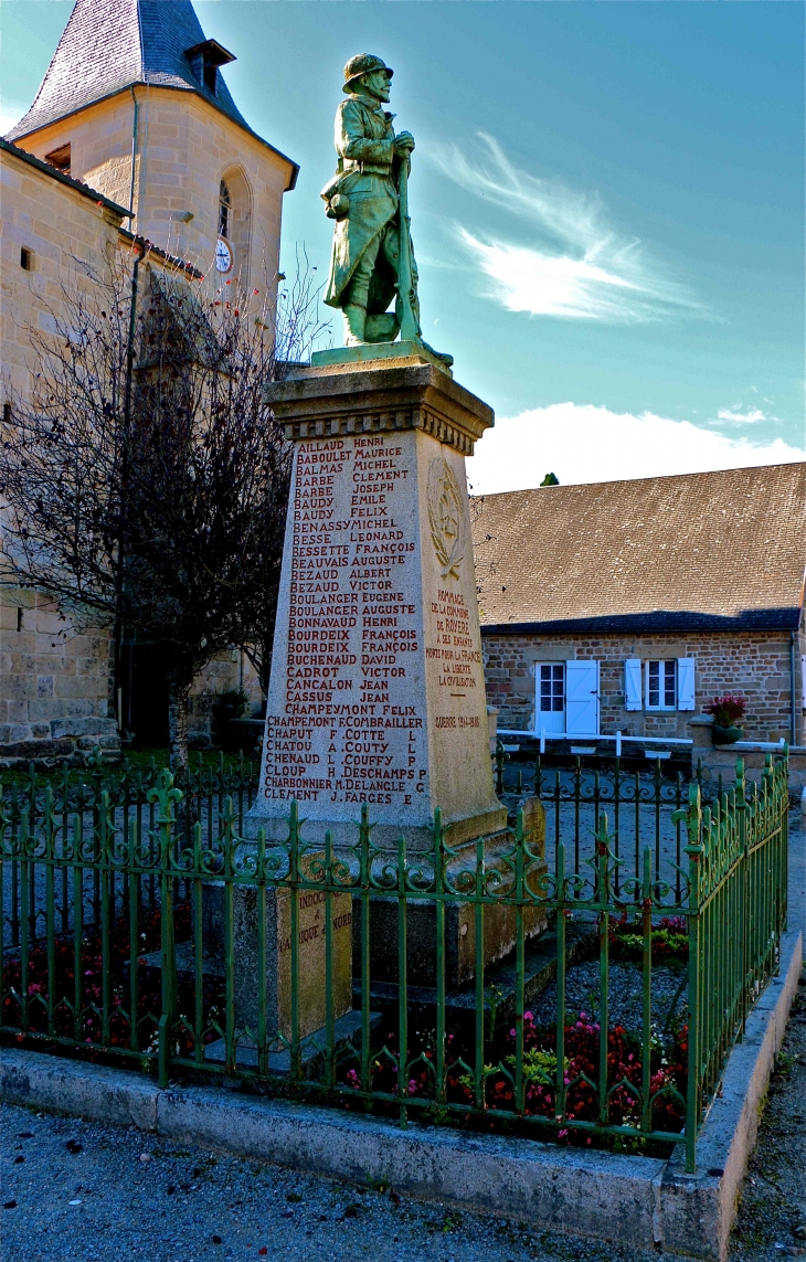 Le Monument aux Morts - Royère-de-Vassivière