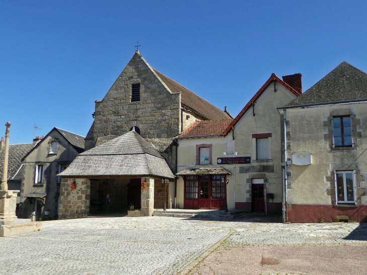 Place de l'Eglise - Saint-Maurice-la-Souterraine