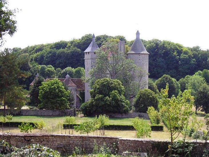 Le château de Villemonteix - Saint-Pardoux-les-Cards