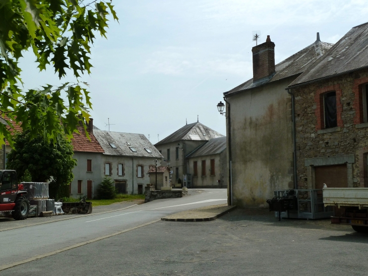 Maison entrée du bourg sur la route du Grand Bourg - Saint-Priest-la-Plaine