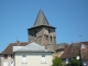 Clocher-tour de l'église Saint Saturnin reconstruite au XVe siècle.