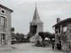 Le village, vers 1940 (carte postale ancienne).