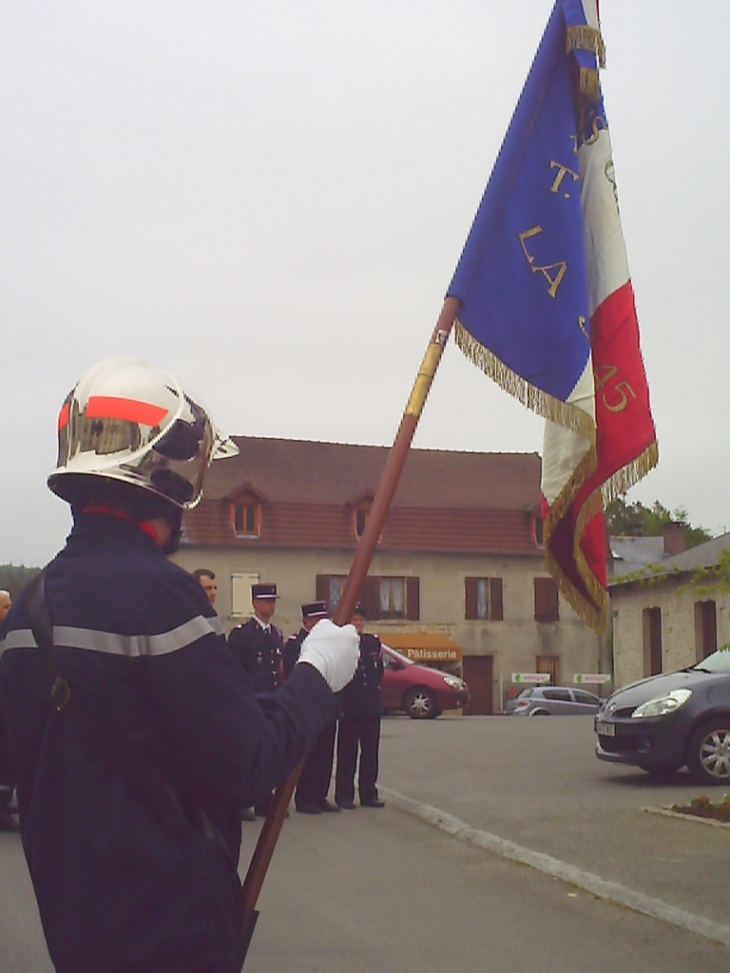 La place jour de commémoration - La Jonchère-Saint-Maurice