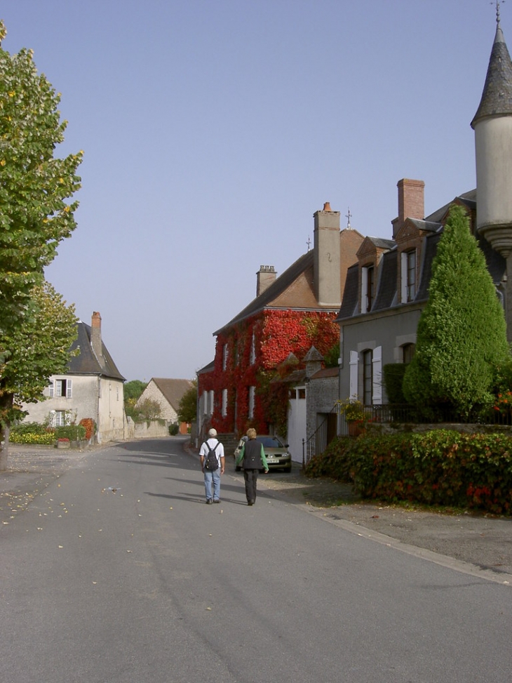 Promenade direction l`église. - Les Grands-Chézeaux