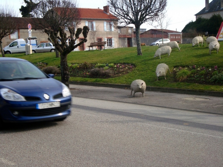 Attention moutons ! - Mézières-sur-Issoire