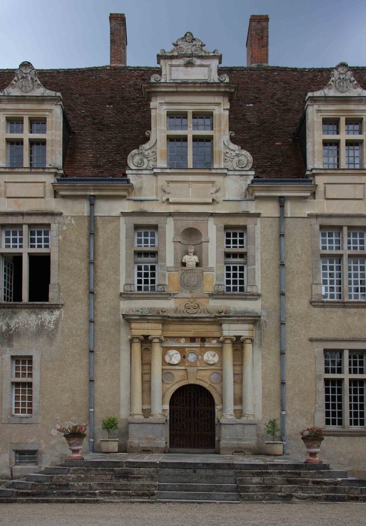 Portail d'entrée du château du Fraisse - Nouic