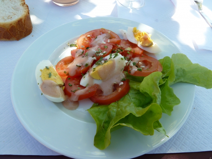 Petite assiette fraîcheur au restaurant  - Saint-Germain-les-Belles