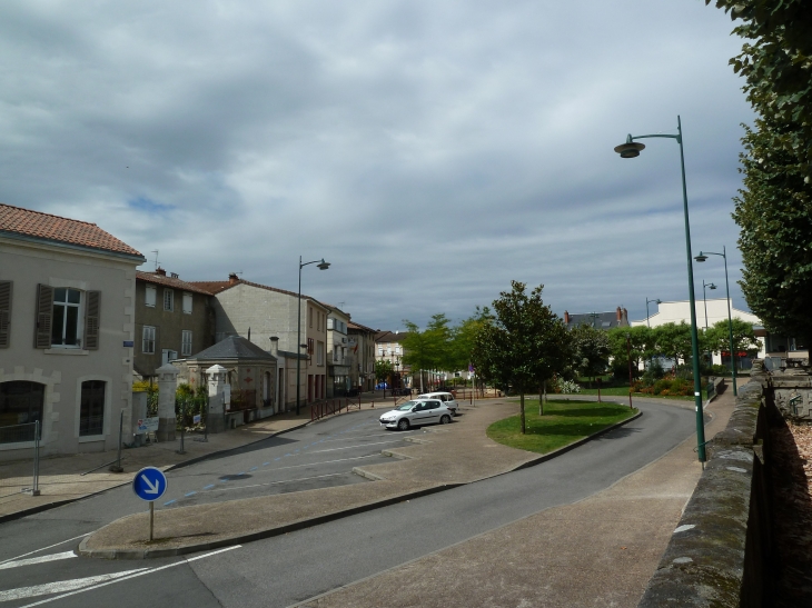 Boulevard Pierre Brossolette. - Saint-Junien