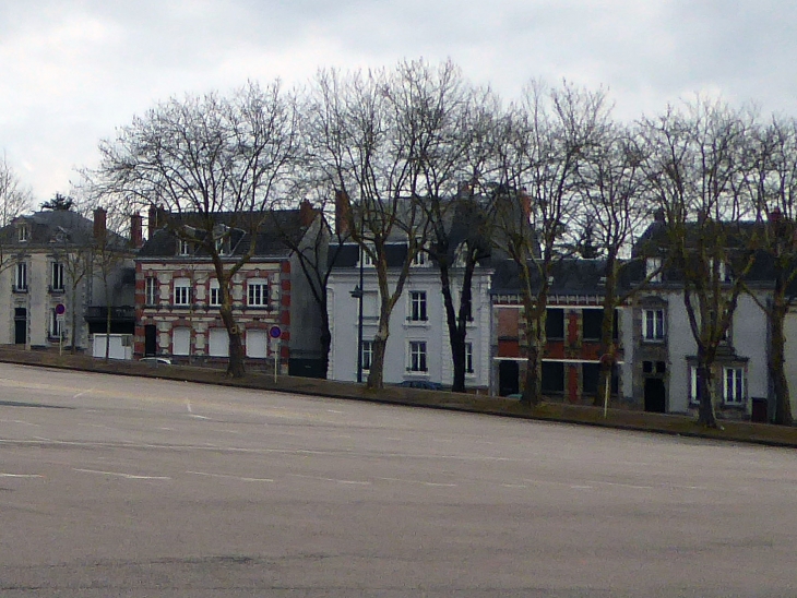 Maisons autour de la place du Champ de Foire - Saint-Junien