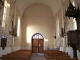 La nef vers le portail de l'église Saint Maurice.