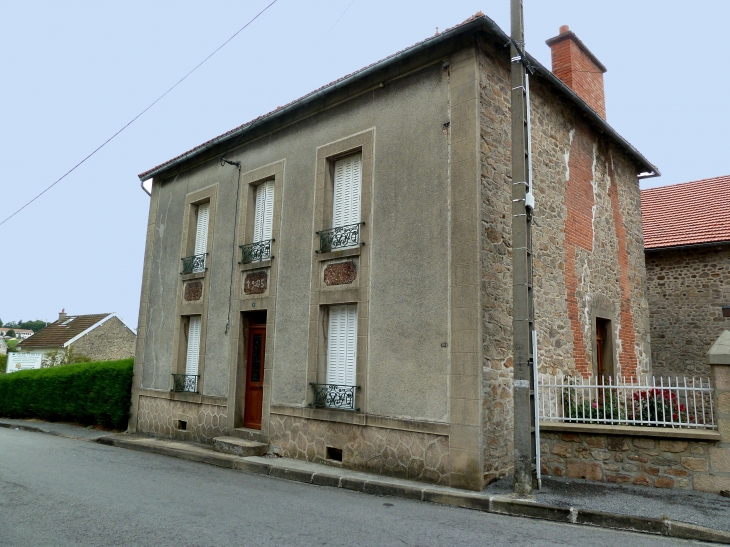 Maison du village. - Saint-Sulpice-Laurière