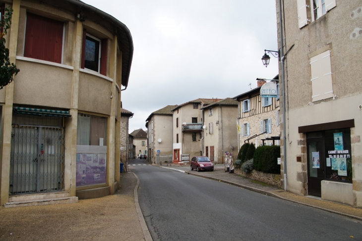 Avenue Saint Eloi. - Solignac