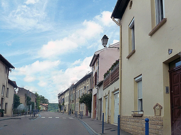 La rue principale - Arnaville