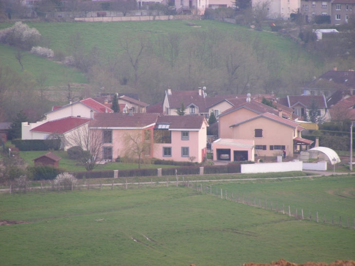 Vue sur atton en descendant la colline de Mousson