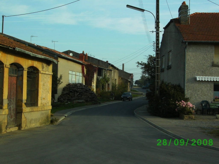Une rue - Fléville-Lixières