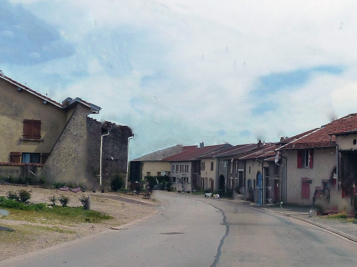 Dans le village - Fontenoy-la-Joûte