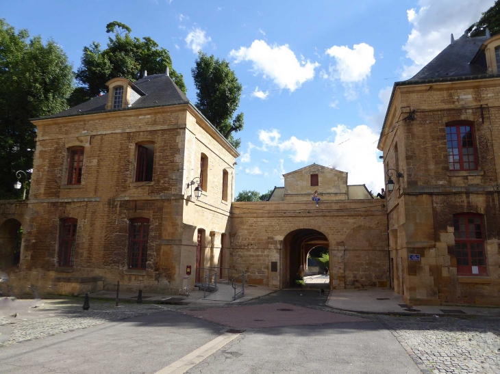 Citadelle Vauban : les bâtiments - Longwy