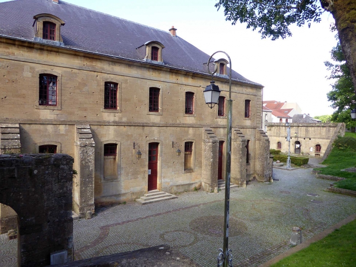 Citadelle Vauban : les bâtiments - Longwy
