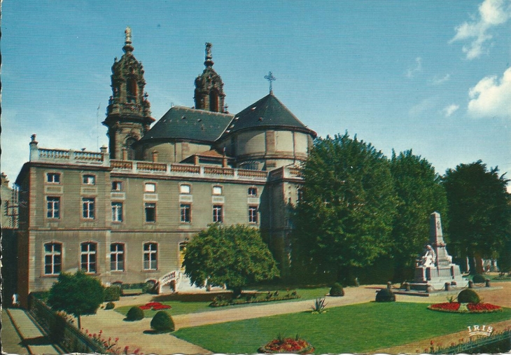 Le square et l'église St Jacques..Carte postale des années 1960 - Lunéville