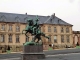 statue équestre du Général  Lasalle dans la cour d'honneur du château