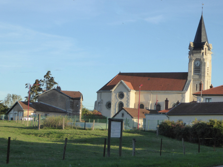 Le village et son église - Saint-Baussant