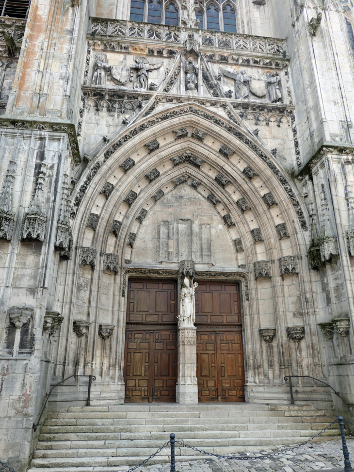L'entrée de la basilique Saint Nicolas - Saint-Nicolas-de-Port