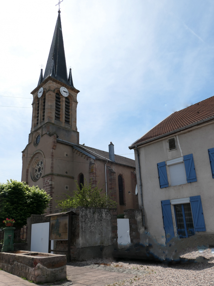 Fontaine près de l'église - Thiaville-sur-Meurthe