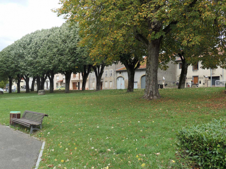 Tucquegnieux village : la place