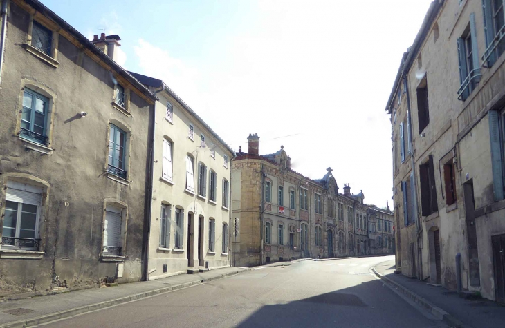 Rue de Véel : montée vers la ville haute - Bar-le-Duc