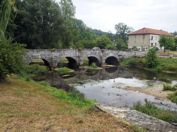 Le pont sur la Saulx - Bazincourt-sur-Saulx