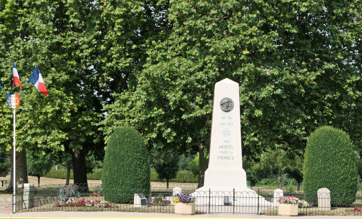 Le monument aux morts - Belleville-sur-Meuse