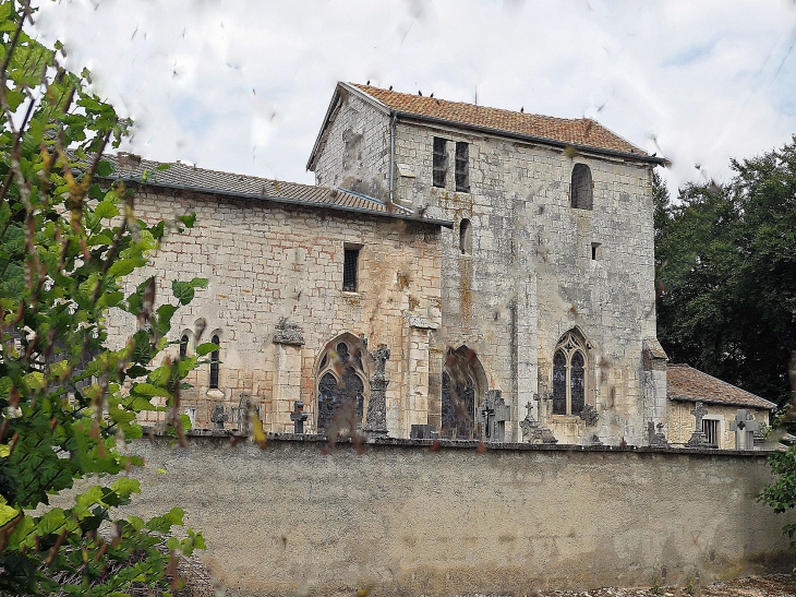 L'église romane fortifiée Saint Brice - Champougny