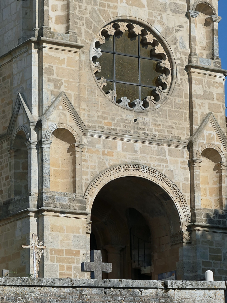 L'entrée de l'église - Cierges-sous-Montfaucon